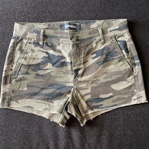 Express Camo Khaki Short